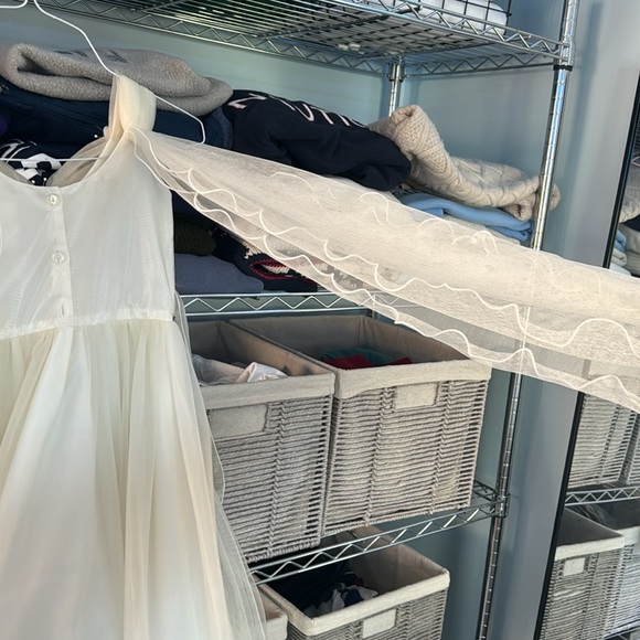 GIRLS WHITE GOWN (GRADUATION, CHRISTENING, BAT MITZVAH, WEDDINGS, EVENTS, ETC) - Picture 8 of 9